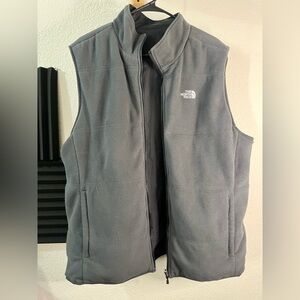 Men’s North Face Reversible Vest. Size XL.
